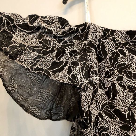 Halston Heritage Off the Shoulder Flounce Mesh Lace Embroidered Top 12 14 - Picture 3 of 8